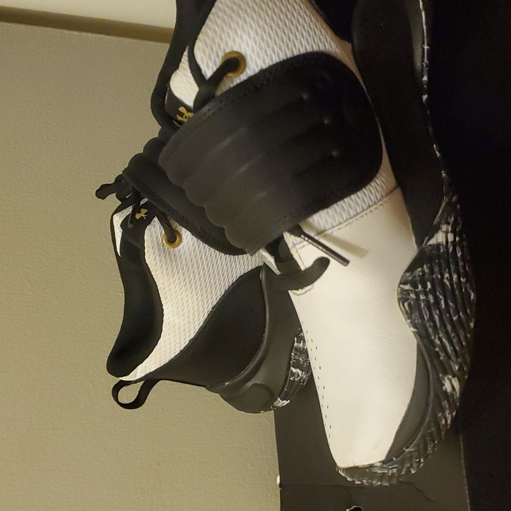 UNDER ARMOUR - Picture 11 of 14